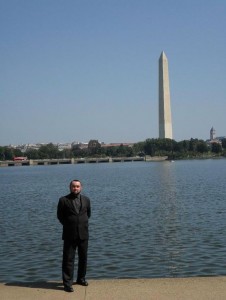 Autor u řeky Potomac