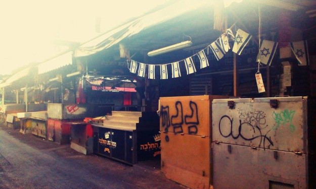 Tel Aviv, tržiště v Jemenské čtvrti v době šábesu.
