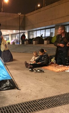 Momentka s poklidného nádraží Keleti- Budapest. Únava byla patrna na všech zde setrvávajících lidech