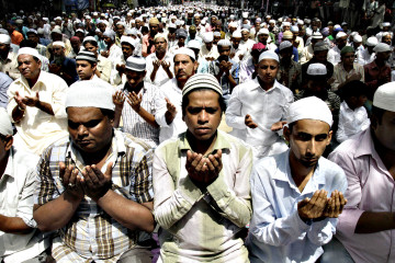 Indian Muslims offer last Friday pray of the holy month of Ramad