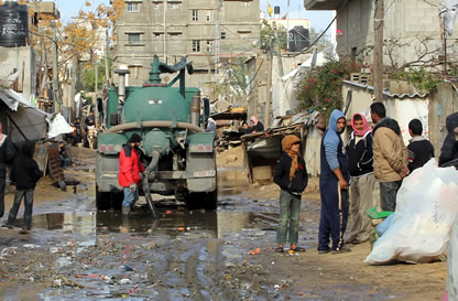 Clearing_sewage_from_street_in_Gaza416