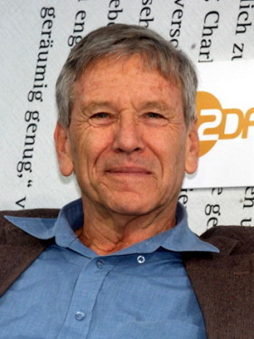 Amos_Oz_im_Gespräch_mit_Marita_Hübinger